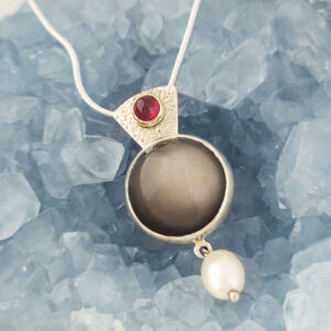 Hand-Cut Necklace with Garnet and Freshwater Pearl